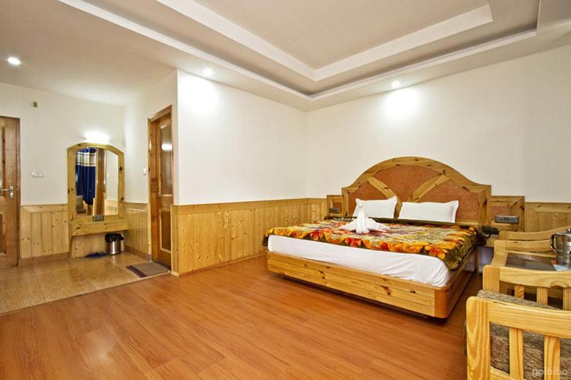 Hotel Uday Himalaya Manāli Buitenkant foto