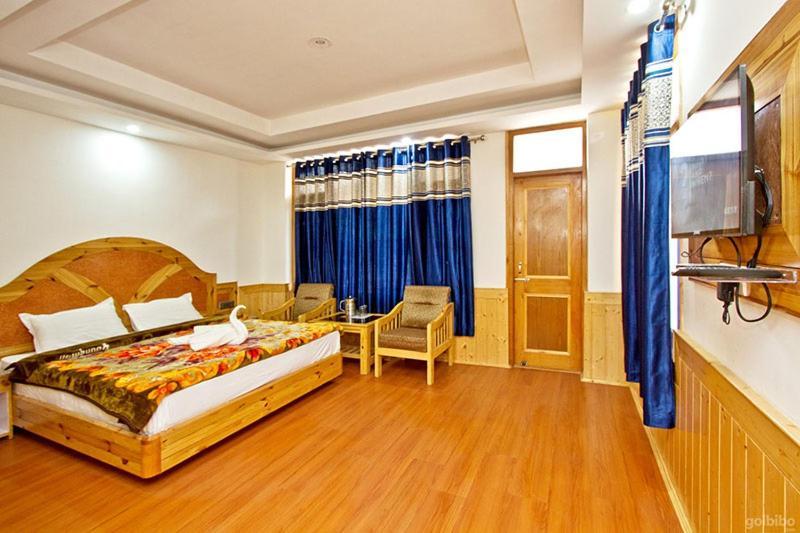 Hotel Uday Himalaya Manāli Buitenkant foto