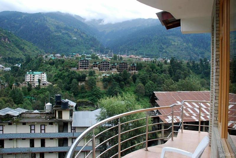 Hotel Uday Himalaya Manāli Buitenkant foto