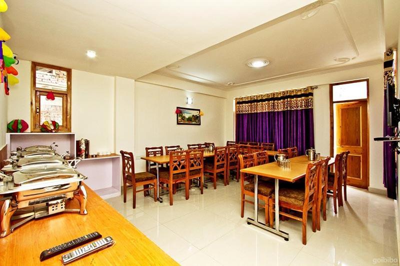 Hotel Uday Himalaya Manāli Buitenkant foto