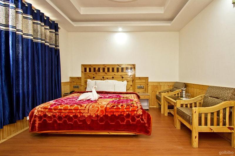 Hotel Uday Himalaya Manāli Buitenkant foto